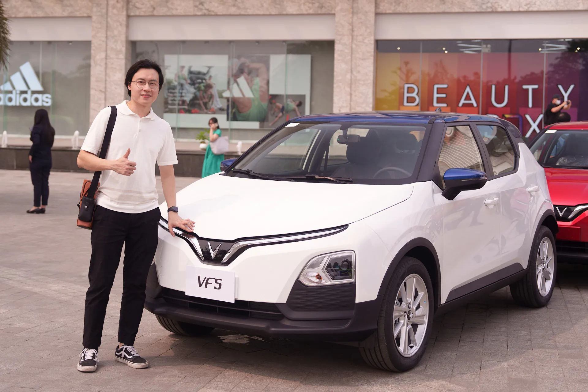 Đánh giá xe VF5 từ người dùng, Đánh giá xe VF5 từ người dùng Trải nghiệm thực tế và tương lai xe điện Việt Nam, Vinfast Mỹ Đình | Đại lý xe ô tô Vinfast chính hãng uy tín tại Hà Nội