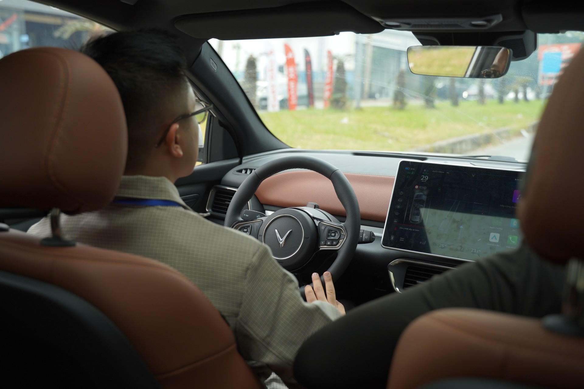 Trải nghiệm VinFast VF 8 hiện tại - khác gì thời điểm xe ra mắt?, Trải nghiệm VinFast VF 8 hiện tại – Khác gì thời điểm xe ra mắt? – Cập nhật toàn diện 2025, Vinfast Mỹ Đình | Đại lý xe ô tô Vinfast chính hãng uy tín tại Hà Nội