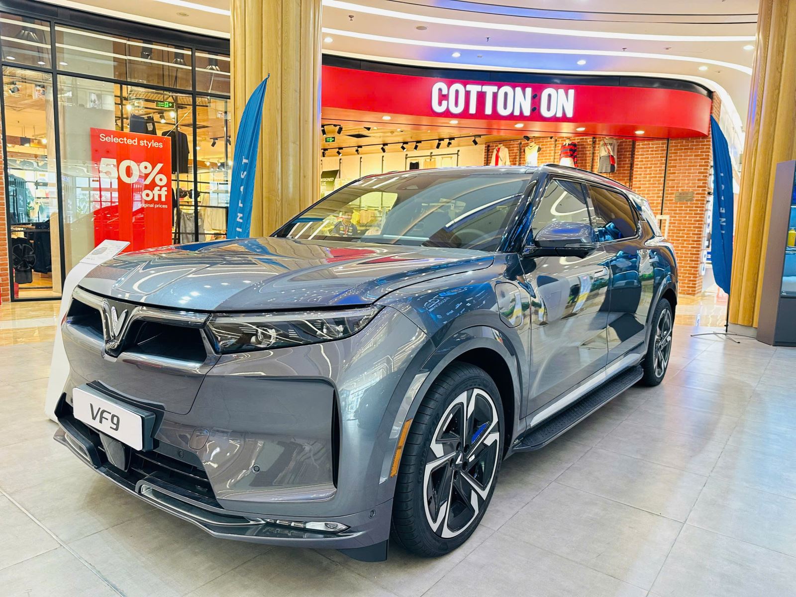 vf9, Kh&aacute;m Ph&aacute; Chiếc Xe Điện Vf9 – Tương Lai Của Ng&agrave;nh &Ocirc; T&ocirc;, Vinfast Mỹ Đ&igrave;nh | Đại l&yacute; xe &ocirc; t&ocirc; Vinfast ch&iacute;nh h&atilde;ng uy t&iacute;n tại H&agrave; Nội