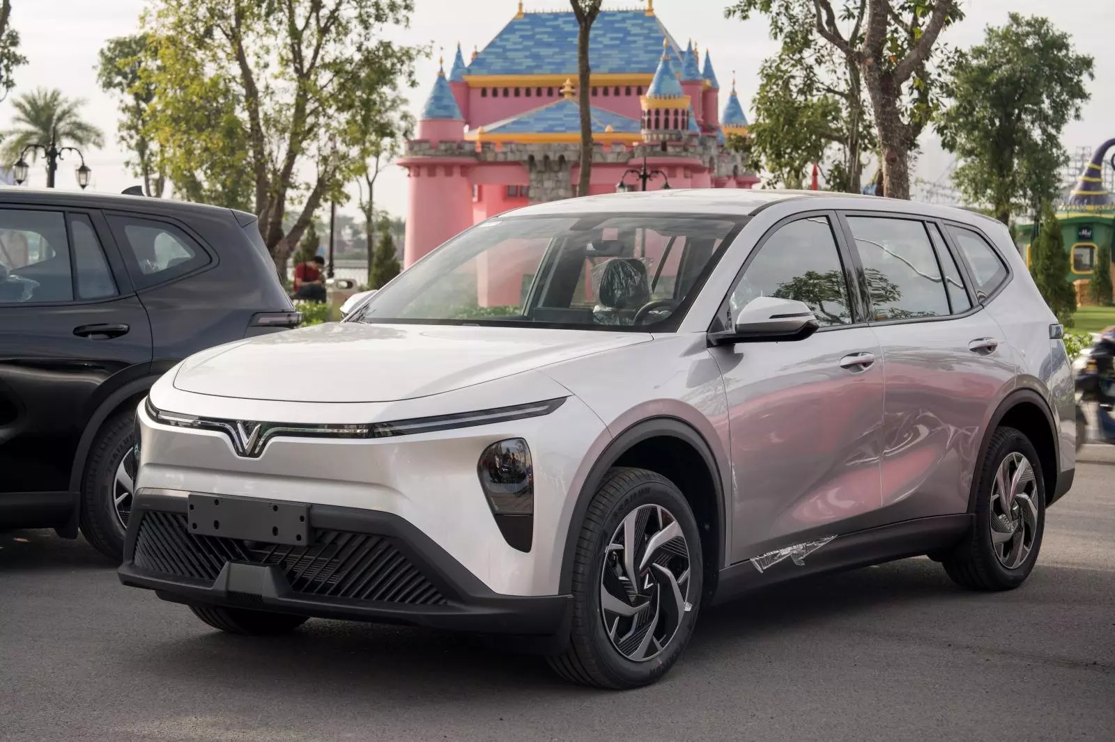 So sánh xe Xpander và Limo green, So sánh xe Xpander và Limo green – Lựa chọn hoàn hảo cho gia đình hiện đại, Vinfast Mỹ Đình | Đại lý xe ô tô Vinfast chính hãng uy tín tại Hà Nội