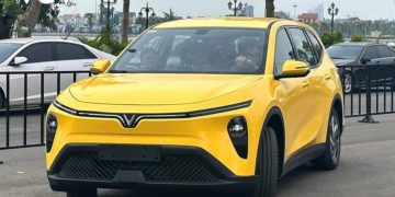 VinFast lập kỷ lục lịch sử: Doanh số 100.000 ô tô điện sau 9 tháng - Bước ngoặt ngành xe Việt, VinFast lập kỷ lục lịch sử Doanh số 100.000 ô tô điện sau 9 tháng – Bước ngoặt ngành xe Việt, Vinfast Mỹ Đình | Đại lý xe ô tô Vinfast chính hãng uy tín tại Hà Nội