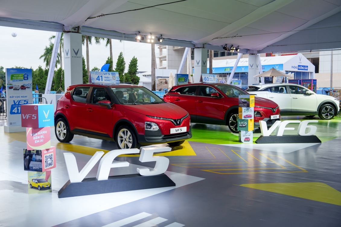 VinFast lập kỷ lục lịch sử: Doanh số 100.000 ô tô điện sau 9 tháng - Bước ngoặt ngành xe Việt, VinFast lập kỷ lục lịch sử Doanh số 100.000 ô tô điện sau 9 tháng – Bước ngoặt ngành xe Việt, Vinfast Mỹ Đình | Đại lý xe ô tô Vinfast chính hãng uy tín tại Hà Nội