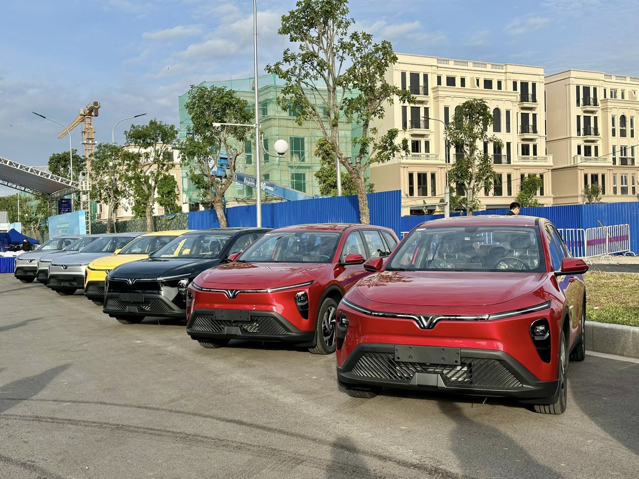 limo green, Limo Green – Xu Hướng Thuê Xe Sang Trọng và Bền Vững Tại Việt Nam, Vinfast Mỹ Đình | Đại lý xe ô tô Vinfast chính hãng uy tín tại Hà Nội