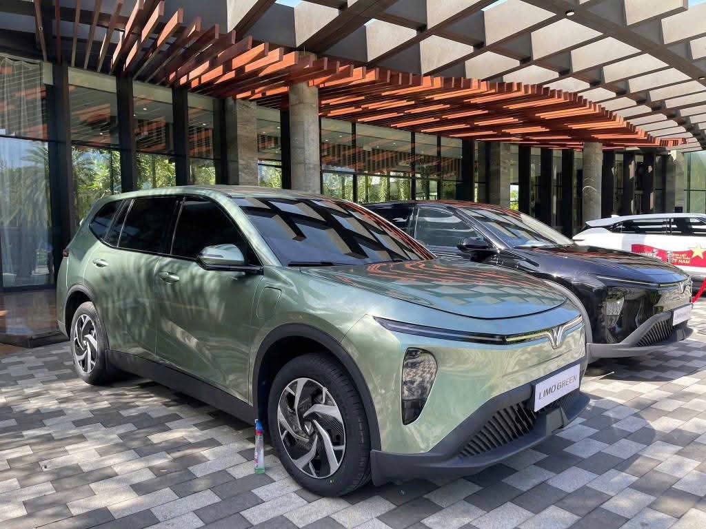 limo green, Limo Green – Xu Hướng Thuê Xe Sang Trọng và Bền Vững Tại Việt Nam, Vinfast Mỹ Đình | Đại lý xe ô tô Vinfast chính hãng uy tín tại Hà Nội