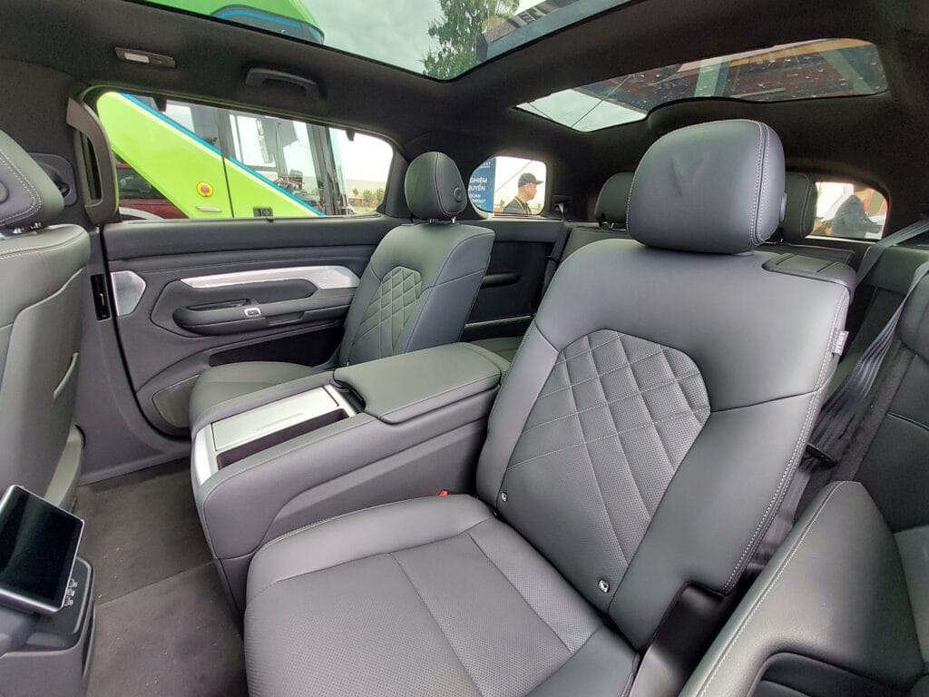 so sánh vf9 eco và plus, So sánh VF9 Eco và Plus – Lựa chọn hoàn hảo cho nhu cầu di chuyển, Vinfast Mỹ Đình | Đại lý xe ô tô Vinfast chính hãng uy tín tại Hà Nội