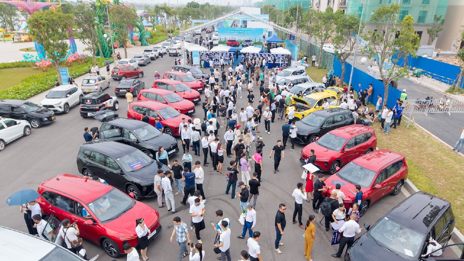 Xe Limo green, VinFast Lập &#8216;Siêu Kỷ Lục&#8217; Doanh Số Tháng 10 – Xe Limo Green Bứt Phá Doanh Thu, Vinfast Mỹ Đình | Đại lý xe ô tô Vinfast chính hãng uy tín tại Hà Nội