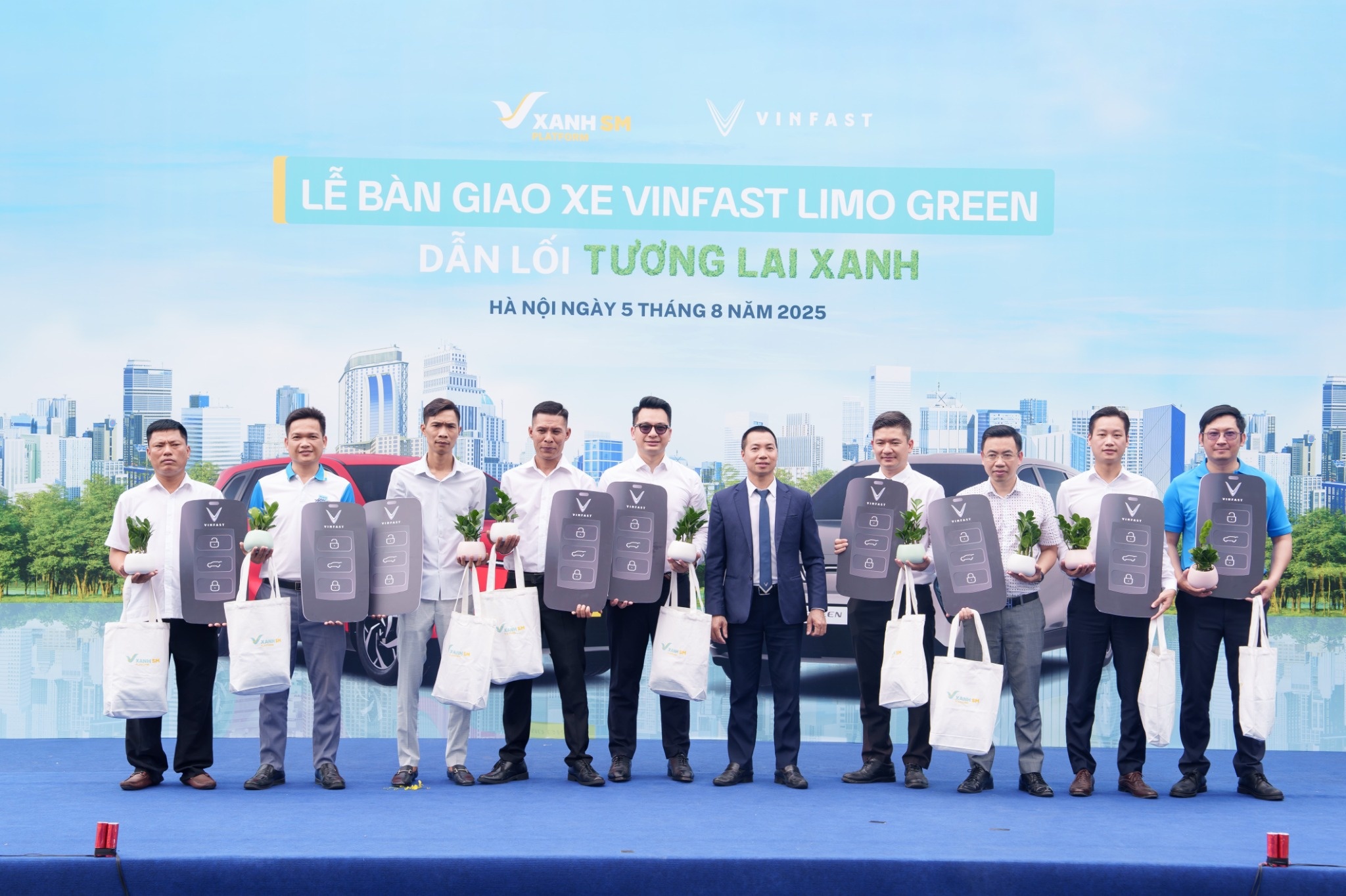 Xe Limo green, VinFast Lập &#8216;Siêu Kỷ Lục&#8217; Doanh Số Tháng 10 – Xe Limo Green Bứt Phá Doanh Thu, Vinfast Mỹ Đình | Đại lý xe ô tô Vinfast chính hãng uy tín tại Hà Nội