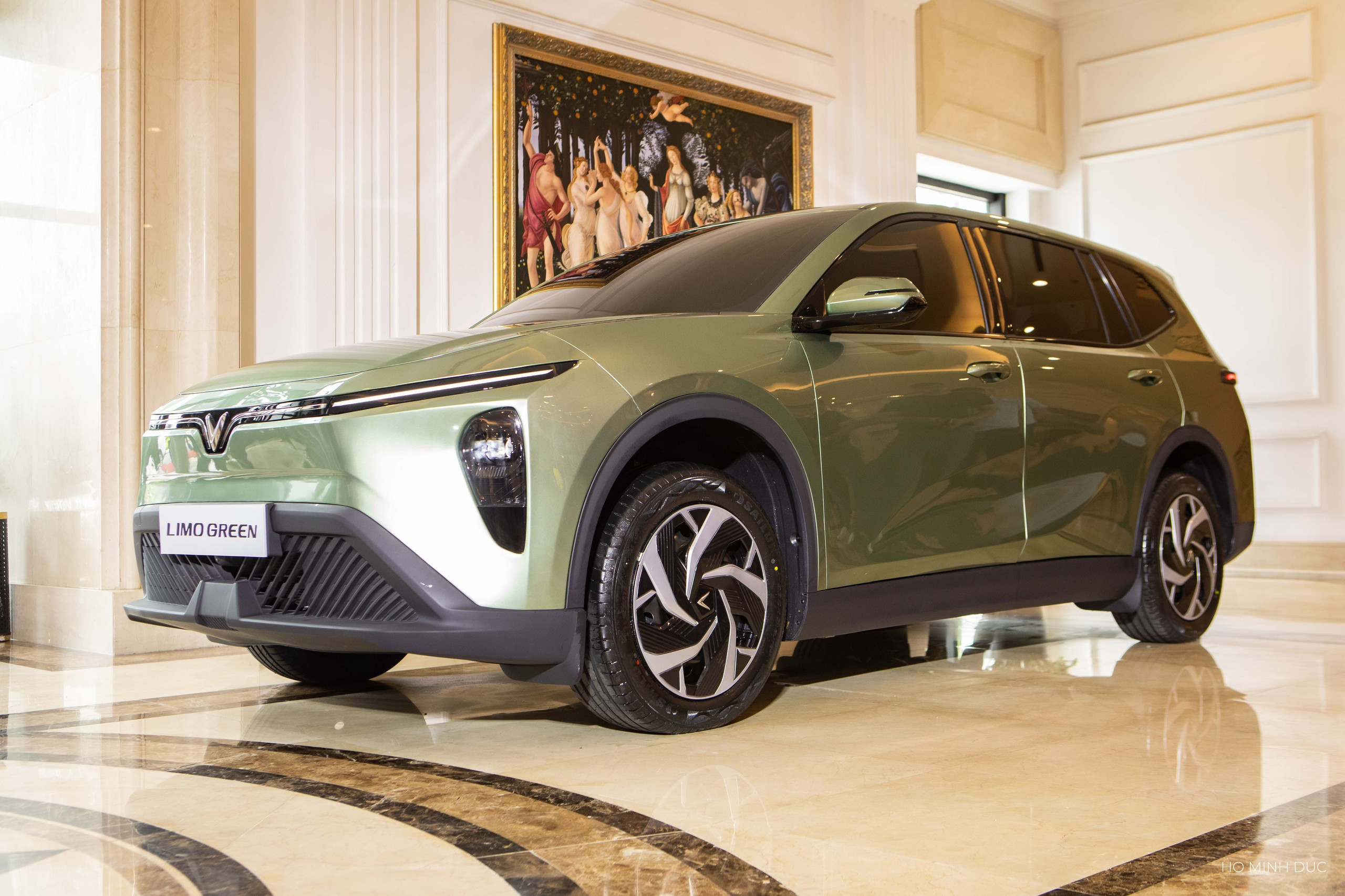 Xe Limo green, VinFast Lập &#8216;Siêu Kỷ Lục&#8217; Doanh Số Tháng 10 – Xe Limo Green Bứt Phá Doanh Thu, Vinfast Mỹ Đình | Đại lý xe ô tô Vinfast chính hãng uy tín tại Hà Nội