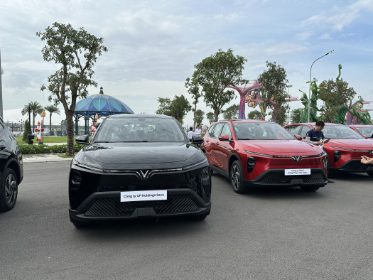 Xe Limo green, VinFast Lập &#8216;Siêu Kỷ Lục&#8217; Doanh Số Tháng 10 – Xe Limo Green Bứt Phá Doanh Thu, Vinfast Mỹ Đình | Đại lý xe ô tô Vinfast chính hãng uy tín tại Hà Nội