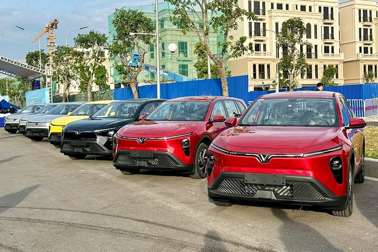 Xe ô tô điện Limo green, Xe ô tô điện Limo Green &#8211; Đột Phá Trong Thị Trường MPV Tại Việt Nam, Vinfast Mỹ Đình | Đại lý xe ô tô Vinfast chính hãng uy tín tại Hà Nội