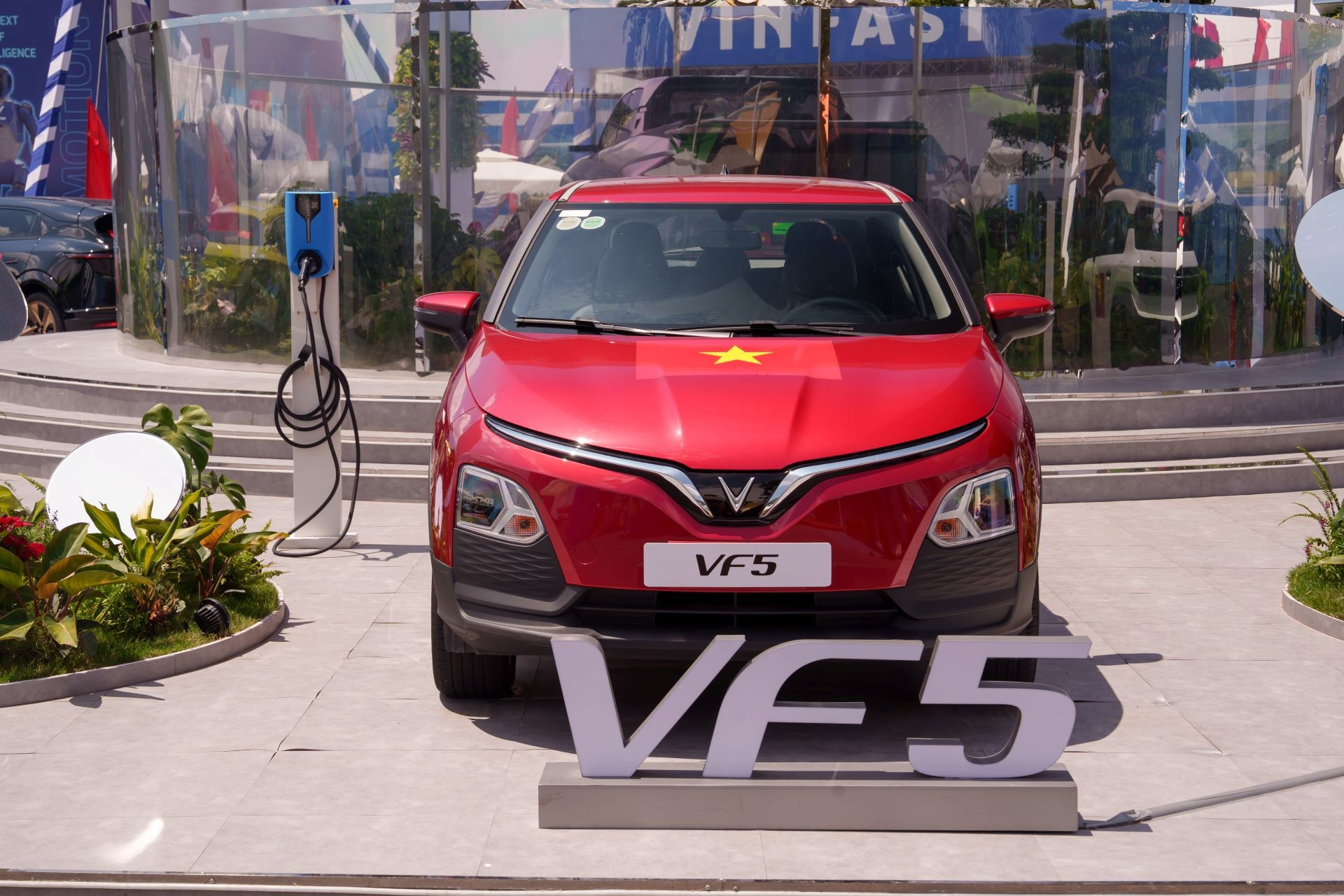 VF5 xe ô tô điện cho người mua xe lần đầu, VF5 xe ô tô điện cho người mua xe lần đầu – Hành trình khám phá sự hiện đại và bền vững, Vinfast Mỹ Đình | Đại lý xe ô tô Vinfast chính hãng uy tín tại Hà Nội