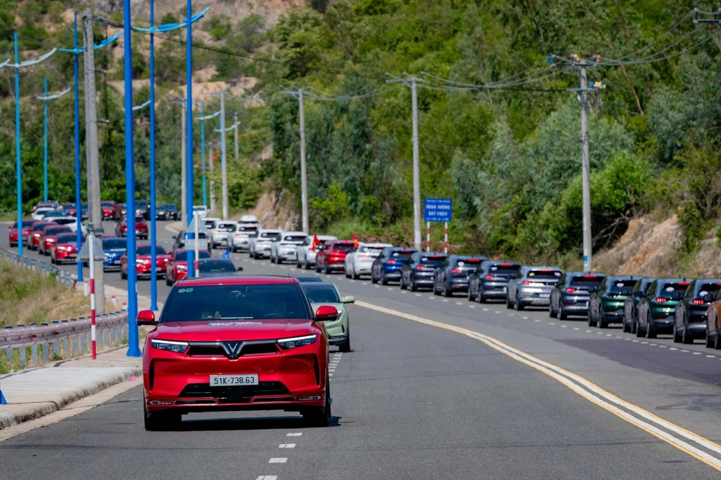 VinFast tặng rượu tri ân cho khách hàng mua xe trong tháng 12/2025, VinFast tặng rượu tri ân cho khách hàng mua xe trong tháng 12/2025 &#8211; Ưu đãi hấp dẫn từ thương hiệu Việt, Vinfast Mỹ Đình | Đại lý xe ô tô Vinfast chính hãng uy tín tại Hà Nội