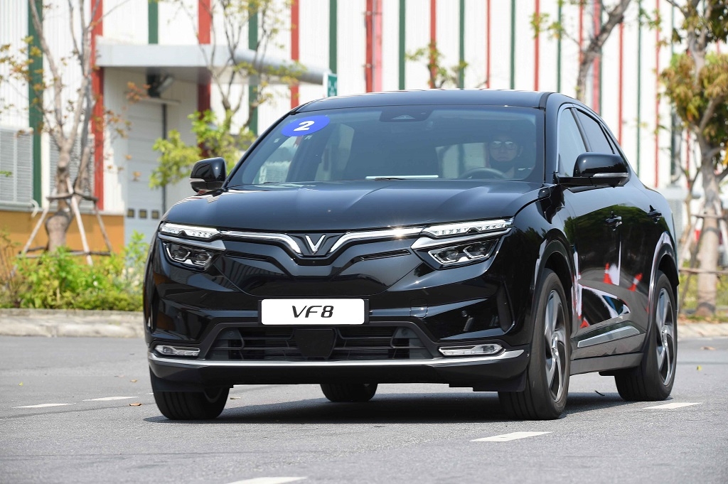 Xe VF8 cảm giác lái như siêu xe, Xe VF8 cảm giác lái như siêu xe – Trải nghiệm điều khiển đỉnh cao của một mẫu SUV điện, Vinfast Mỹ Đình | Đại lý xe ô tô Vinfast chính hãng uy tín tại Hà Nội
