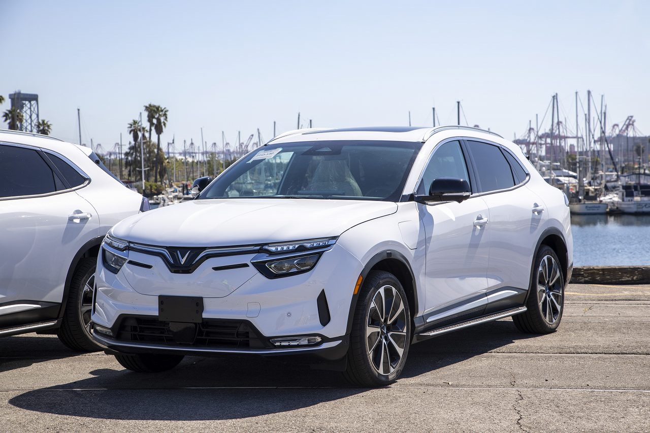 Xe VF8 cảm giác lái như siêu xe, Xe VF8 cảm giác lái như siêu xe – Trải nghiệm điều khiển đỉnh cao của một mẫu SUV điện, Vinfast Mỹ Đình | Đại lý xe ô tô Vinfast chính hãng uy tín tại Hà Nội