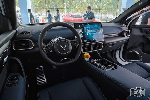 Xe VF8 cảm giác lái như siêu xe, Xe VF8 cảm giác lái như siêu xe – Trải nghiệm điều khiển đỉnh cao của một mẫu SUV điện, Vinfast Mỹ Đình | Đại lý xe ô tô Vinfast chính hãng uy tín tại Hà Nội