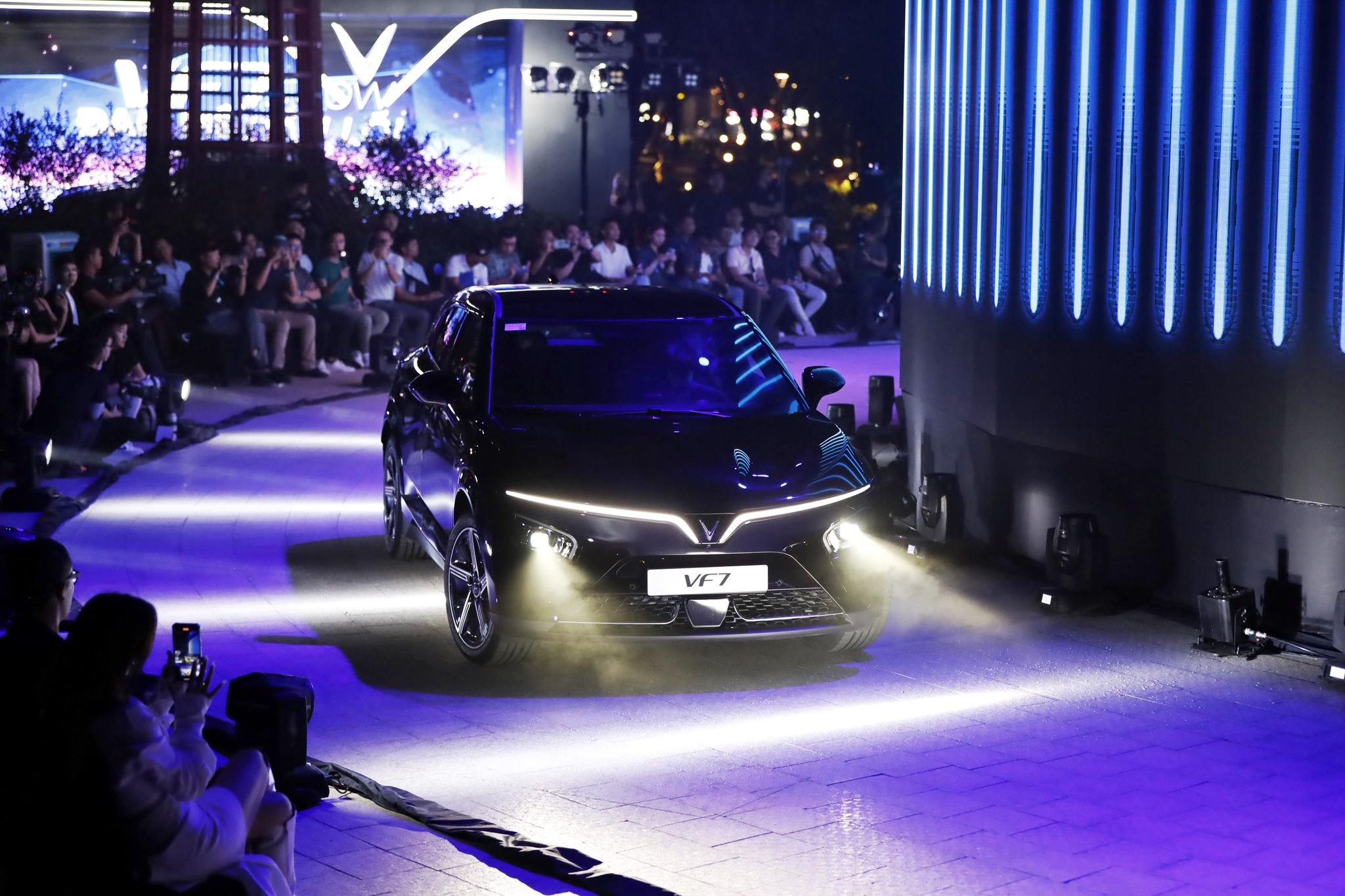 Xe VinFast VF7, Kh&aacute;m Ph&aacute; Xe VinFast VF7 – Cuộc C&aacute;ch Mạng Trong L&agrave;n Xe Điện Việt Nam, Vinfast Mỹ Đ&igrave;nh | Đại l&yacute; xe &ocirc; t&ocirc; Vinfast ch&iacute;nh h&atilde;ng uy t&iacute;n tại H&agrave; Nội