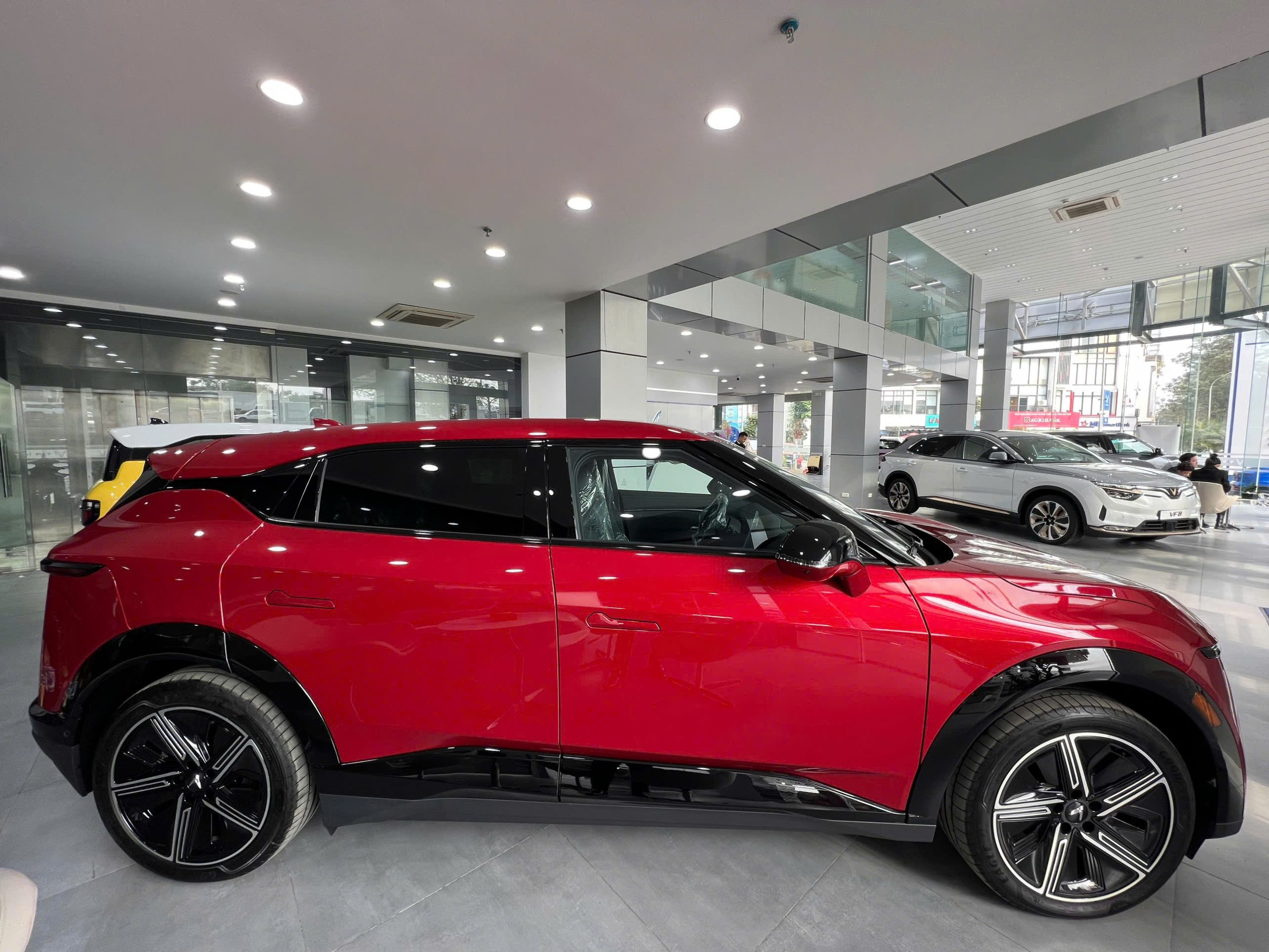 Xe VinFast VF7, Kh&aacute;m Ph&aacute; Xe VinFast VF7 – Cuộc C&aacute;ch Mạng Trong L&agrave;n Xe Điện Việt Nam, Vinfast Mỹ Đ&igrave;nh | Đại l&yacute; xe &ocirc; t&ocirc; Vinfast ch&iacute;nh h&atilde;ng uy t&iacute;n tại H&agrave; Nội