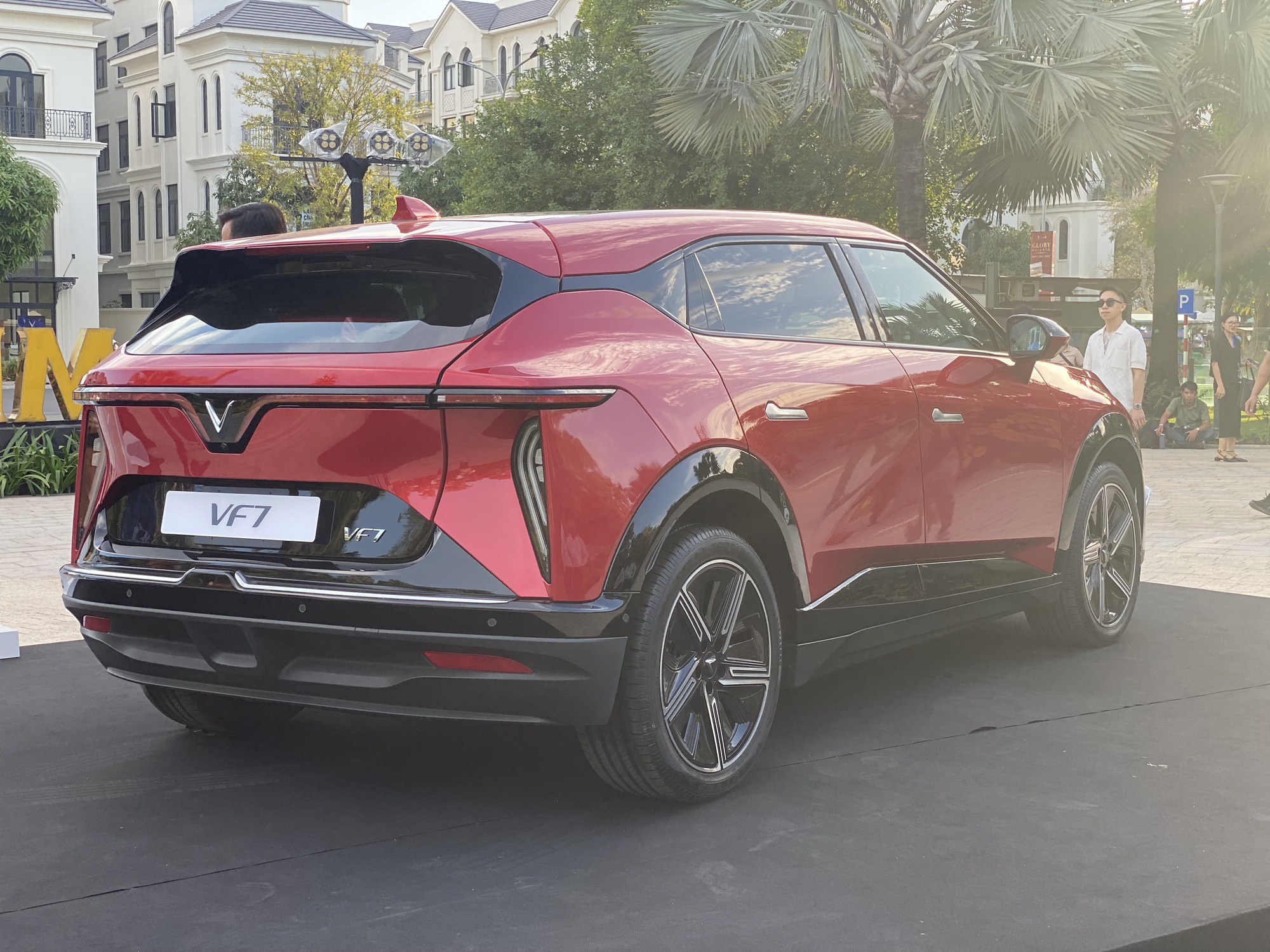 Xe VinFast VF7, Kh&aacute;m Ph&aacute; Xe VinFast VF7 – Cuộc C&aacute;ch Mạng Trong L&agrave;n Xe Điện Việt Nam, Vinfast Mỹ Đ&igrave;nh | Đại l&yacute; xe &ocirc; t&ocirc; Vinfast ch&iacute;nh h&atilde;ng uy t&iacute;n tại H&agrave; Nội